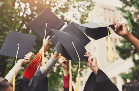 Klauzula niekaralności za nielegalnie zdobyty dyplom Collegium Humanum