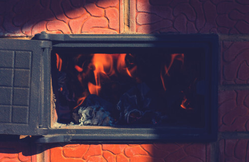 „Czyste powietrze” wciąż płynie powoli, wkrótce wsparcie dla domów wielorodzinnych