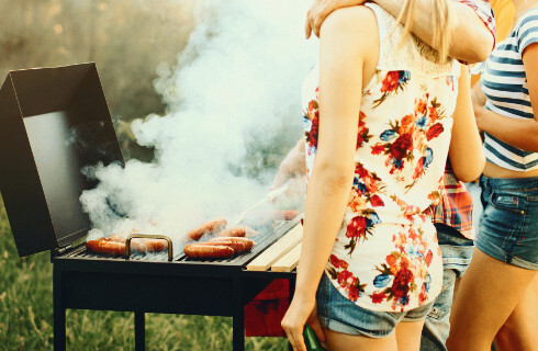 Majówkowe grillowanie dozwolone w kawalerce, ale nie w ogródku