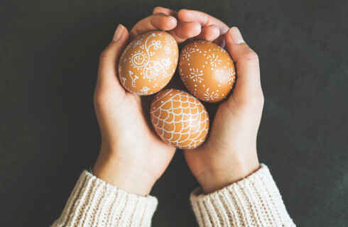 Pisanka pisance nierówna - prawa kur też mają być chronione