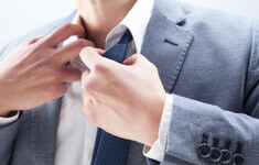 biznesmen upal krawat