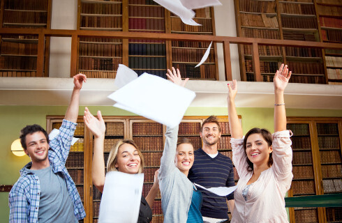 student studenci koniec nauki wakacje