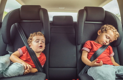 Dziecko w aucie bez fotelika - to się nadal często zdarza