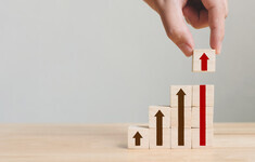 wzrost strzalki klocki