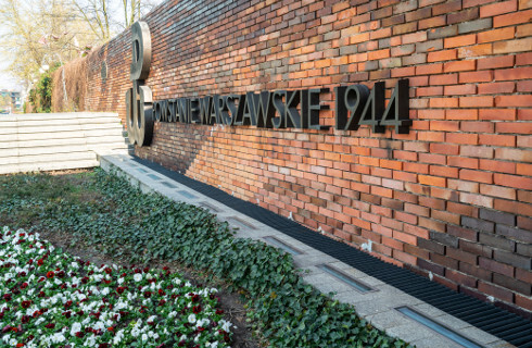 Nagrody pieniężne dla powstańców warszawskich bez podatku dochodowego