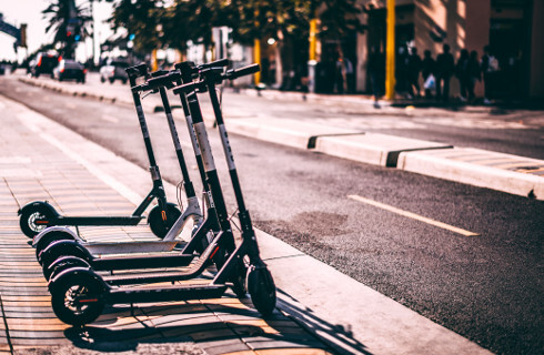 Strażnik miejski będzie mógł skontrolować prędkość konstrukcyjną hulajnogi