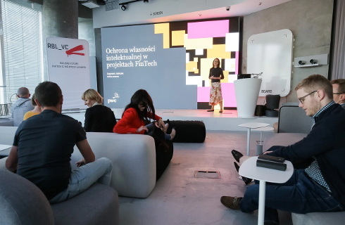 Państwo aktywizuje bezrobotnych, gorzej radzi sobie z biernymi zawodowo