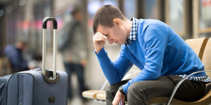 lotnisko podroze walizka zmeczenie