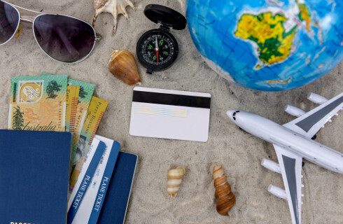 podroze globus okulary samolot kompas