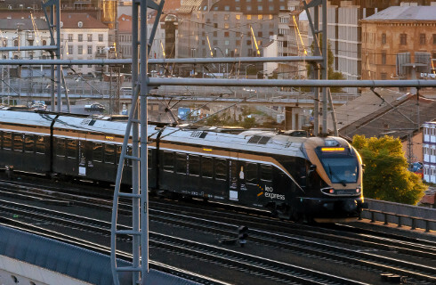 lokomotywa pociag leo express