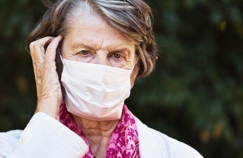 Seniorzy pójdą tylko do sklepu lub kościoła, bo dostaną mandat