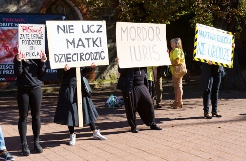 SN: Demonstracja bez maseczek była legalna