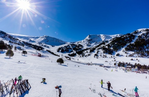 narty narciarze zima