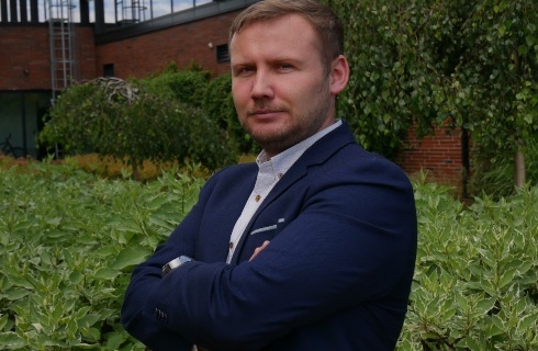 Decyzja o zakładaniu maseczki w pracy należy do przełożonego