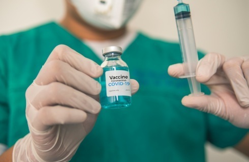 Od 22 marca może ruszyć rejestracja na szczepienia dla osób w wieku 60-64 lata