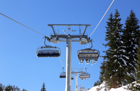 wyciag narciarski narty narciarze