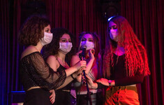 koronawirus maseczka maska dziewczyna