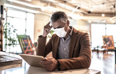 koronawirus maseczka maska tablet