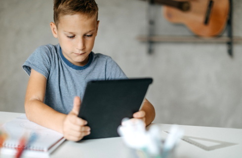 Jeśli zdalna szkoła, to tylko po dyskusji