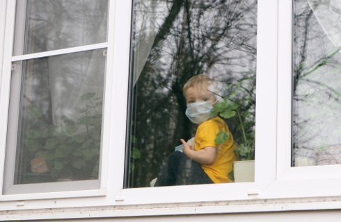 koronawirus maska maseczka kwarantanna dziecko