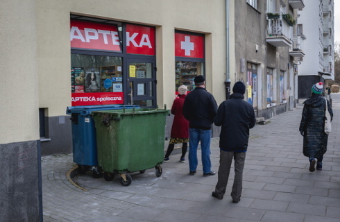koronawirus polska kolejka apteka