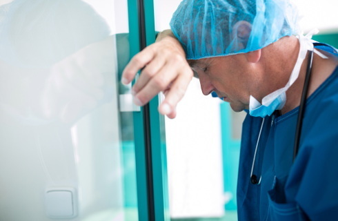 Lekarze wypaleni już na początku zawodowej ścieżki