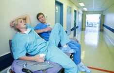 koronawirus zmeczony lekarz