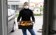 koronawirus maseczka maska zakupy