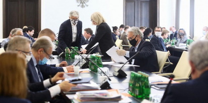 senat 12 v 2020