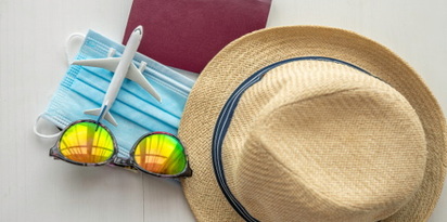 wakacje podroze koronawirus maseczka