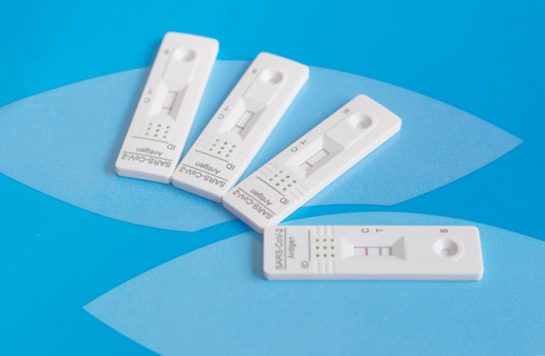 Polacy unikają testów na Covid-19, a przepisy im to ułatwiają