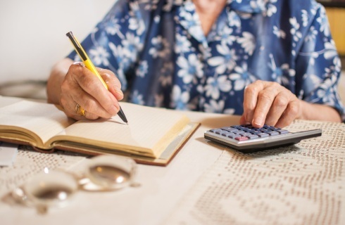 Sejm uchwalił rentę wdowią z poprawkami rządu