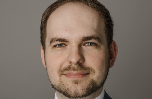 Punkt ładowania samochodów elektrycznych w każdej hali garażowej? To nierealne