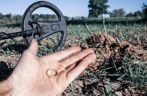 wykrywacz metali poszukiwacz skarbow