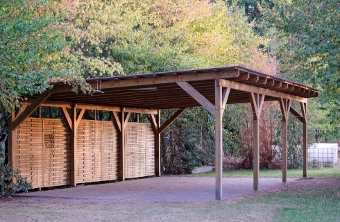 Czy odeskowaną wiatę należy uznać za budynek?