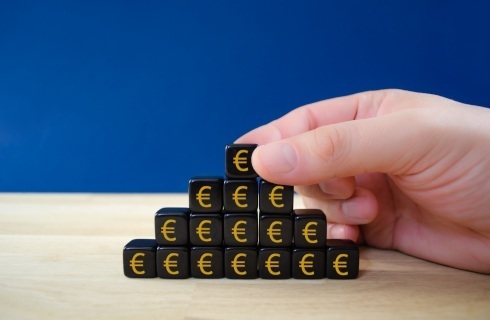 UOKiK zapowiada konsekwentną walkę z piramidami