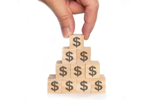 UOKiK: Internetowe kursy inwestowania mogą być piramidą