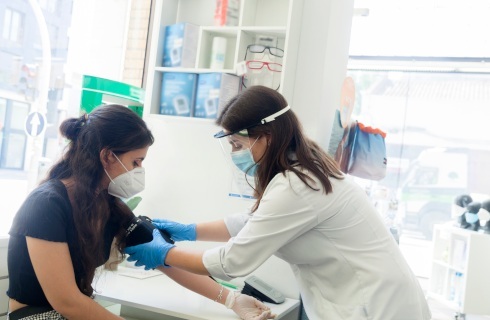 Apteki mogą prowadzić opiekę farmaceutyczną, ale nie ma rozporządzenia, ani finansowania