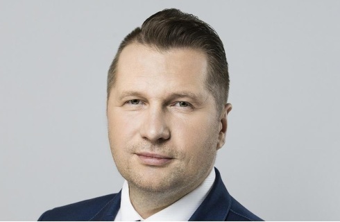 Minister: Przygotowujemy się na pełny powrót do szkół w trybie stacjonarnym