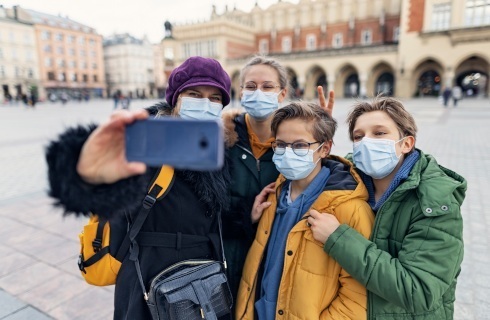 wakacje koronawirus maseczka krakow