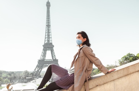 Zamieszki w podróży: Tego lata lepiej wybrać Akropol niż wieżę Eiffla