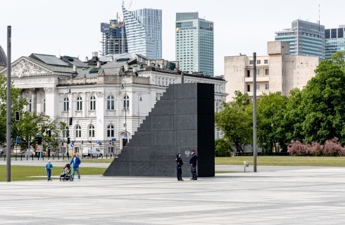 Antyterrorystyczny podnośnik zaglądał do mieszkania podczas uroczystości "smoleńskiej"