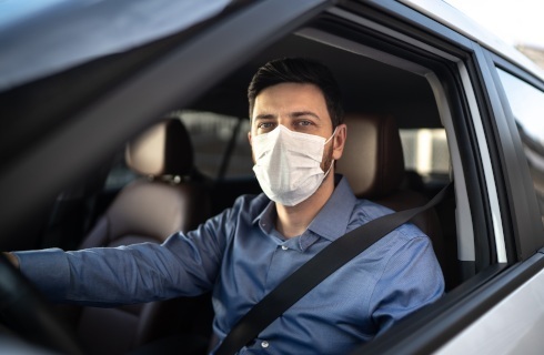 kierowca maska koronawirus
