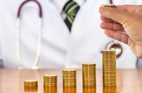 zloty lekarz stetoskop