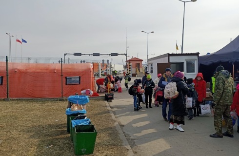 Ośrodki pomocy społecznej zajmą się świadczeniem 40 zł na pomoc dla uchodźców