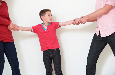 Oboje rodzice mogą odbierać dzieci ze szkoły, także po rozwodzie