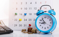 kalendarz zegar monety