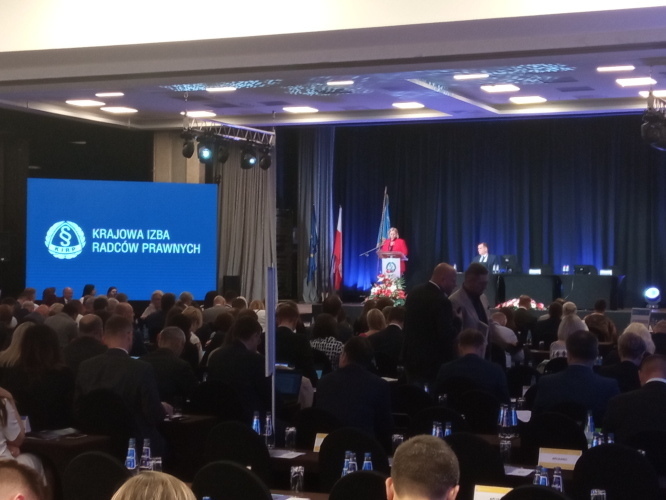 Radcy prawni ze zmienionym Kodeksem Etyki - po długiej debacie przyjęta uchwała