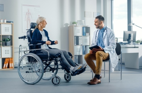 Sądy i ZUS powinny szerzej przyznawać świadczenie rehabilitacyjne