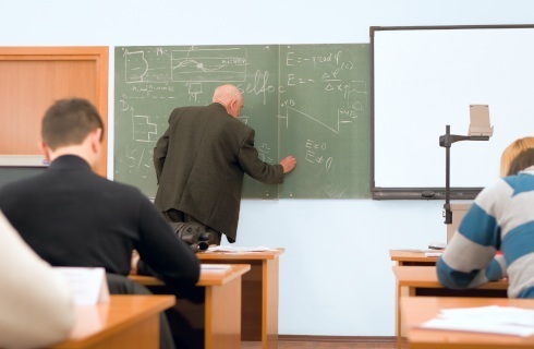 aula studenci wykladowca